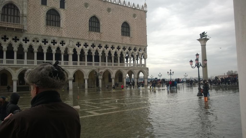 In Back To San Marco Tourist Venedig