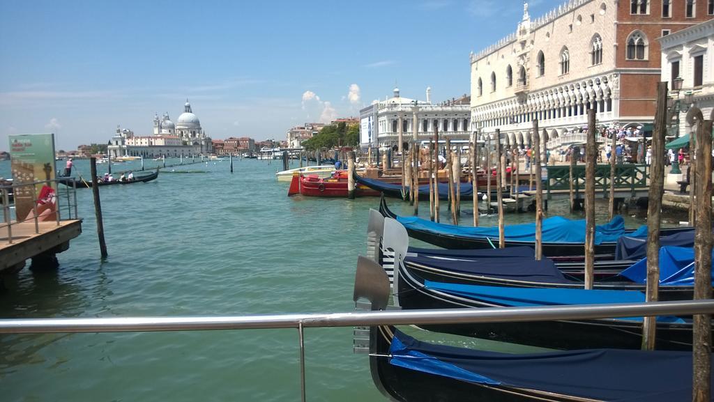 In Back To San Marco Tourist Venedig